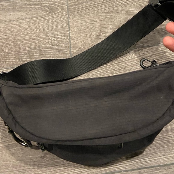 Aritizia Tna Anni waist pack - Picture 8 of 8